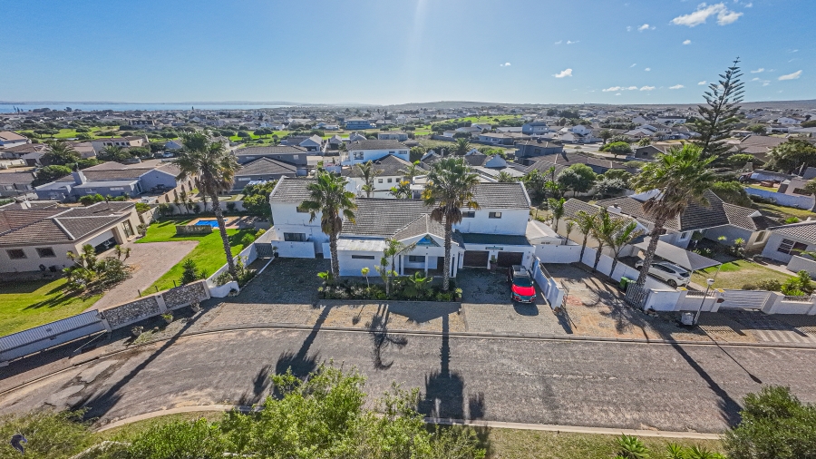8 Bedroom Property for Sale in Country Club Western Cape